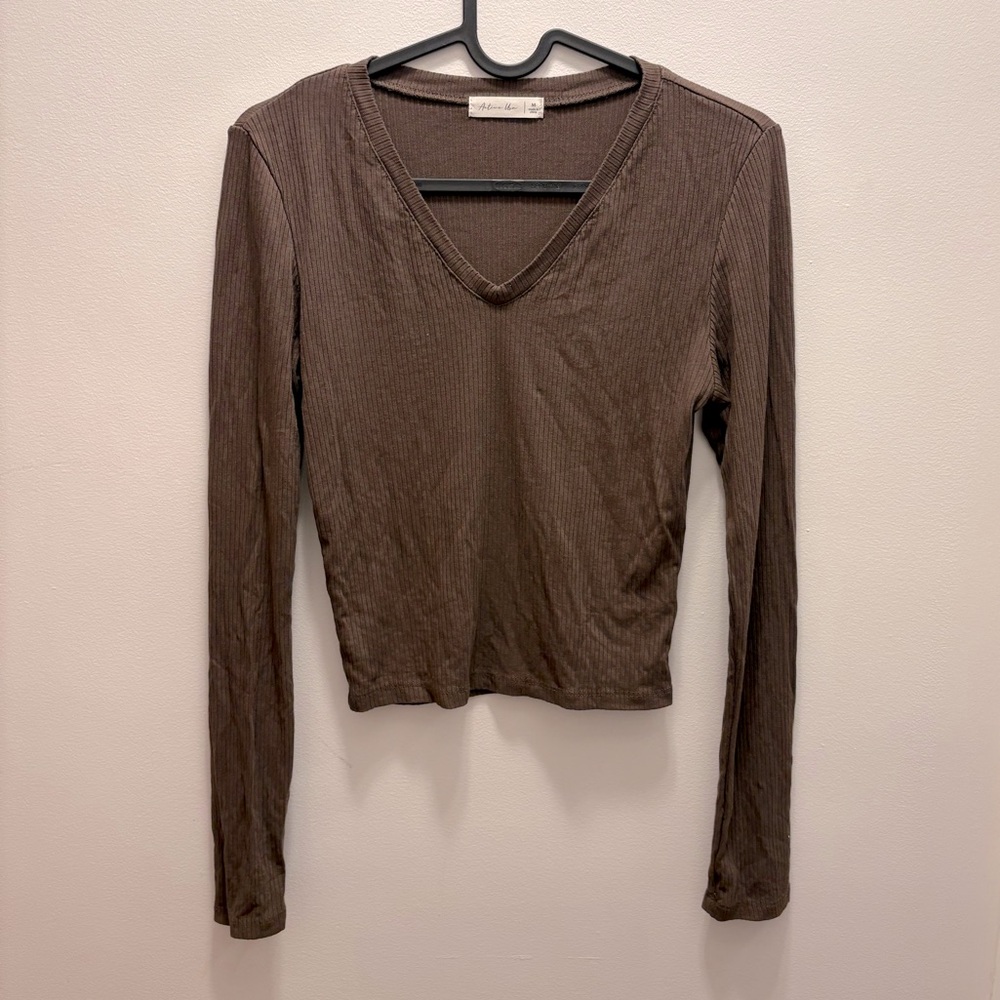 Active USA Brown V-Neck Long Sleeve Top
